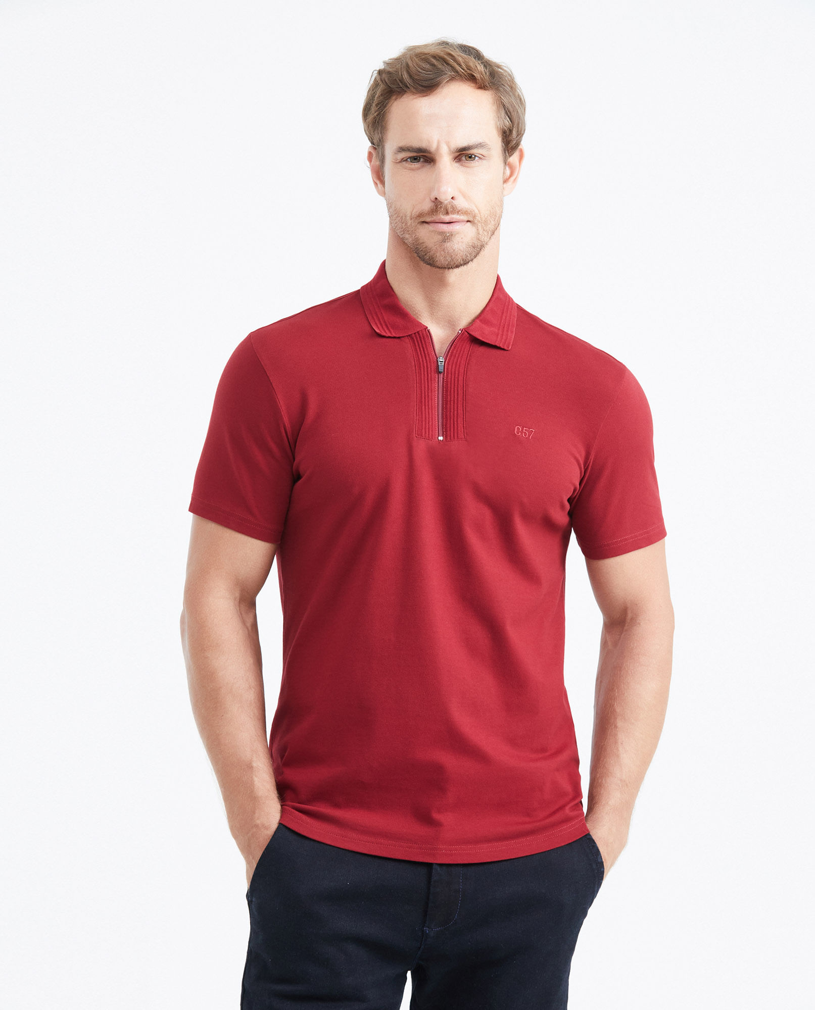 Roja Hombre Con Blusa Cómo Combinar Outfit Con Camiseta Roja