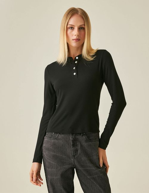 Camiseta Ajustada Cuello Neru Para Mujer